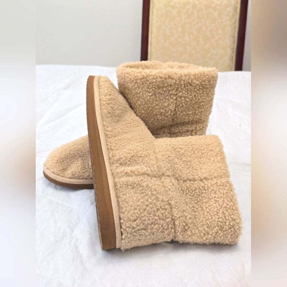 Old Navy Cozy Tan Sherpa Boots New